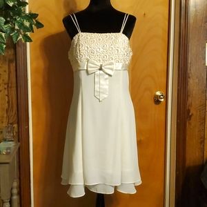 ASPEED pretty & chic formal dress in Ivory size 13/14 excellent used condition.